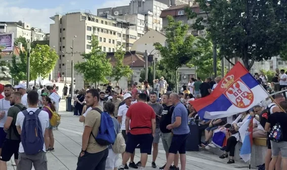 Landing von Barrikaden in Serbien beginnt, Demonstranten suchen Freilassung von Gefangenen