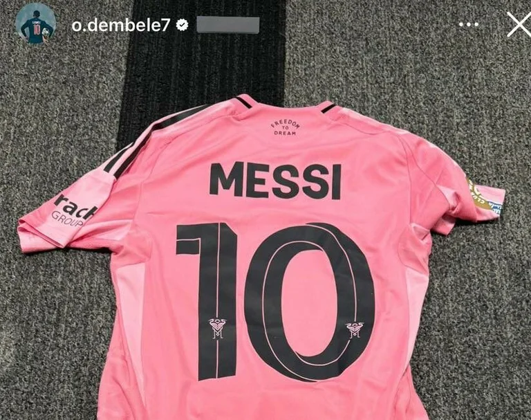 Dumbledore lleva todo el equipo deportivo de vuelta a Messie después del partido.