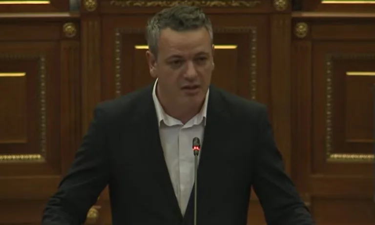 Gashi : La Constitution l'a confirmé, l'élection du Parlement se fait par vote ouvert