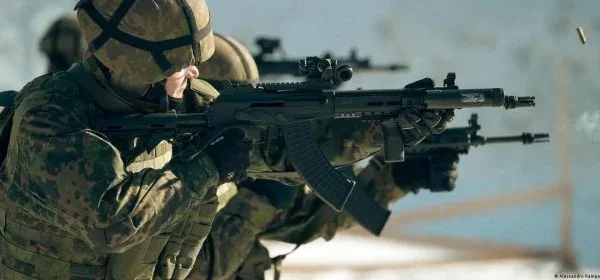 El gasto militar global alcanza niveles récord de EE.UU. lidera casi $1 billones