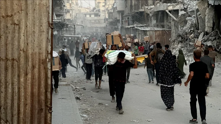 Acaso miles de palestinos arriesgan sus vidas para recibir ayuda humanitaria