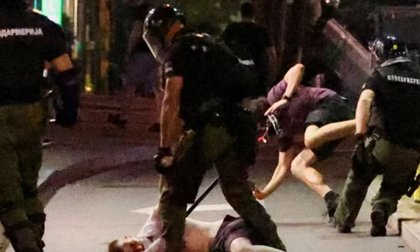 Belgrado: 77 persone arrestate in protesta, Vucic avverte nuovi arresti