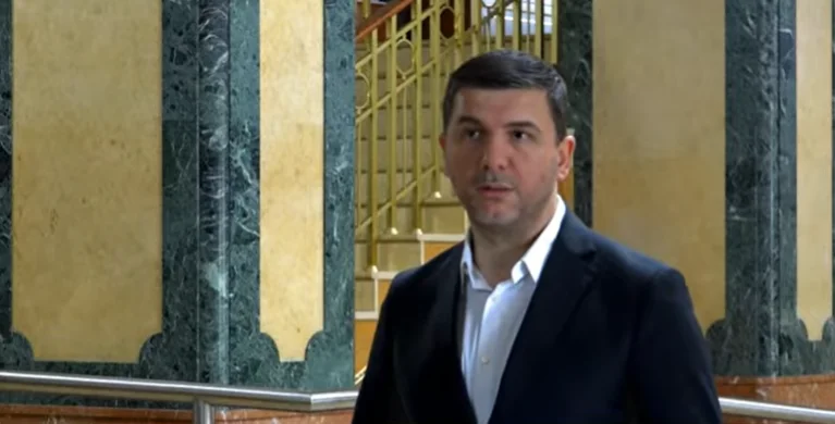 Krasniqi: Pour Kurt et la VV, ni la Cour constitutionnelle ni ses arrêts ne sont en cause