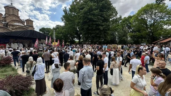Vidovdani: Un Serbe arrêté en présence de la KFOR et de l'IPKU organisait un groupe de Belgrade