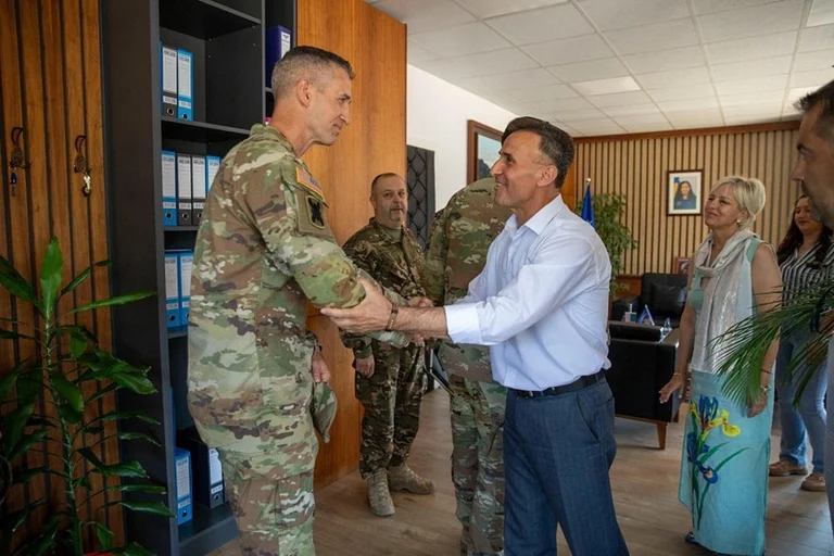Security situation in the north, two KFOR commanders meet with Leposaviqi chairman