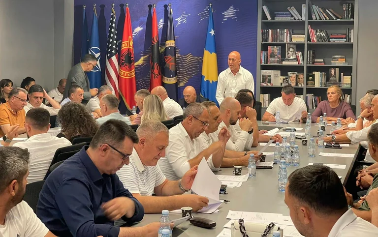 AAK presenta candidati per 11 comuni