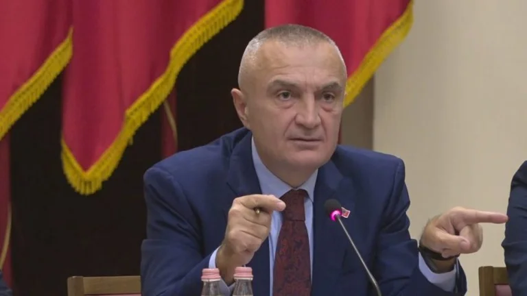 Presidenti Meta për helmimet në Deçan: Nxit Shqipërinë të ofrojë ndihmë