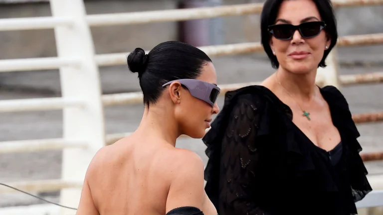 Kim kommt in Venedig für Jeff Bezo und Lauren Sanchez's Hochzeit