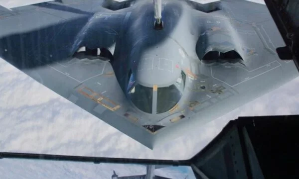 Secado de piel, comida caliente: Vida en aviones que bombardearon Irán