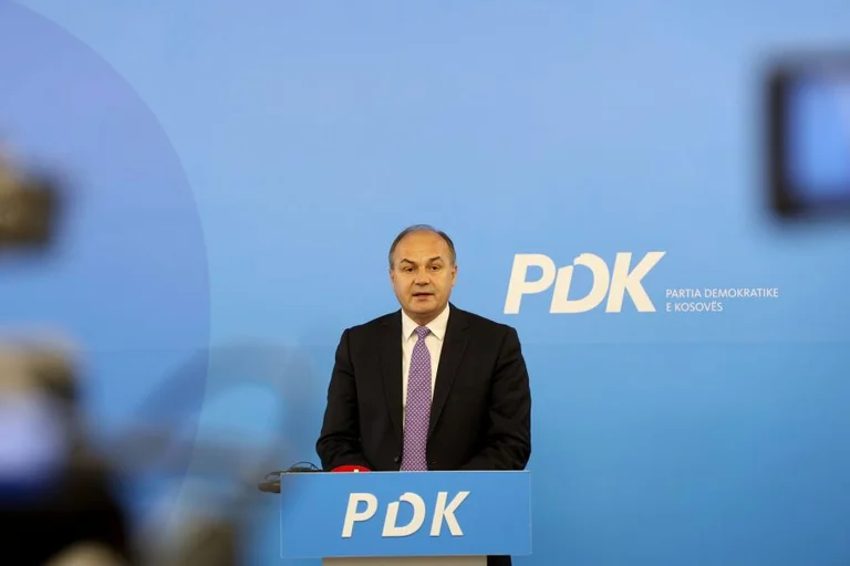 Hoxhaj: Qeveria përmbysi partneritetin me perëndimin