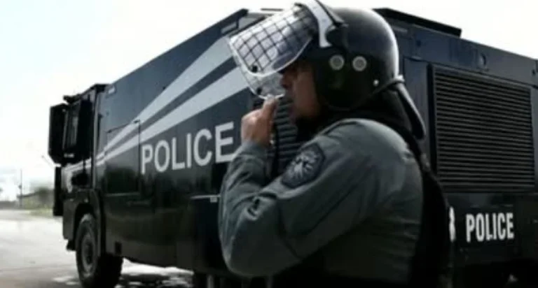 65 funzionari della polizia sospesi hanno ricevuto aggiunte di oltre 55 mila euro