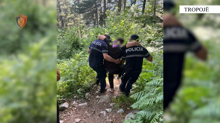 Un Kosovo herido mientras exploraba la aldea de Kukaj de Valbona