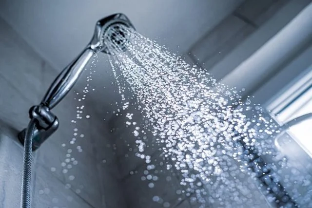 Prends un bain chaud.