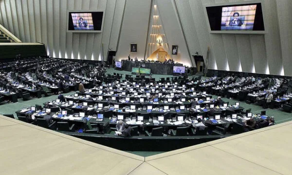 Il parlamento iraniano vota per sospendere la cooperazione con il sovraccarico nucleare delle Nazioni Unite