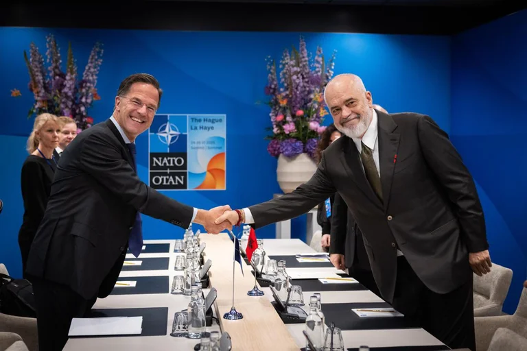 Rutte après avoir rencontré Rama : Nous avons parlé des Balkans occidentaux et de l'Ukraine, et nous en avons parlé. Forte OTAN