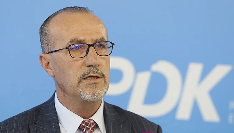 Haxhiu: Le gouvernement Kurti, 5 ans d'échec sanitaire, ne peut même pas gérer les gardes QKUK
