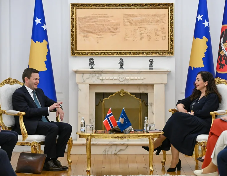 Le président Osmani rencontre l'envoyé spécial de la Norvège pour les Balkans occidentaux