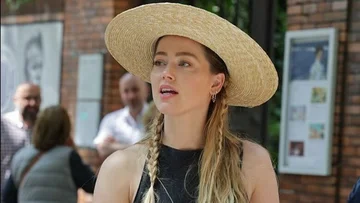 Amber Heard torna sul palco dopo due anni di debutto in teatro dopo la recita con Johnny Depp e la nascita dei gemelli