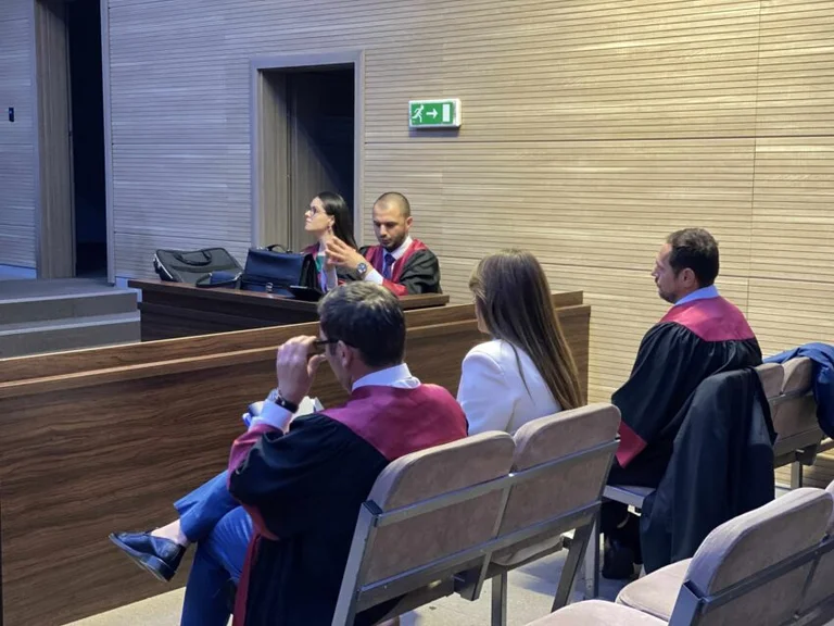 Presidente del Parlamento presentado ante la Corte