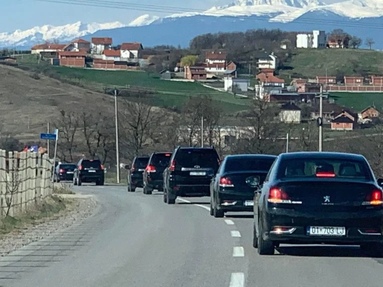 I marchi neri del governo di Kurti: Only “AutoMita” hanno ricevuto circa 10 milioni di euro per auto noleggiate dal governo