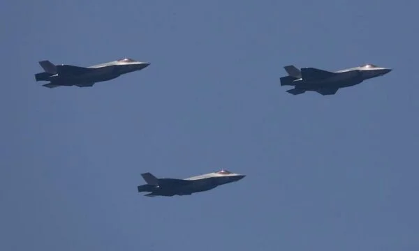 CNN: Israel parece atacar posiciones de misiles iraníes que podrían golpear a las fuerzas estadounidenses