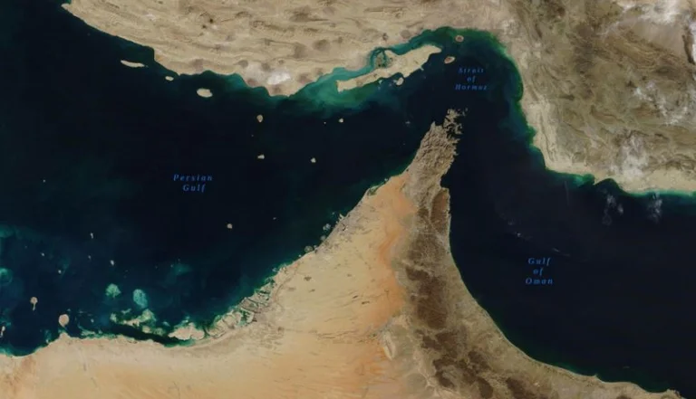 Irán cierra el Estrecho de Hormuz, la arteria donde el 20 por ciento del aceite mundial pasa