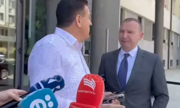 “Lesone hin”, Agim Bahtiri et Armen Zemaj se sont battus alors qu'ils sortaient du Parlement