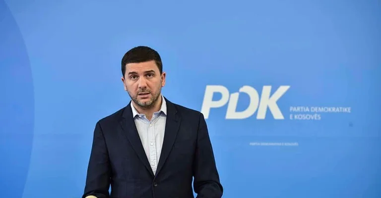 Krasniqi: No votamos a ningún candidato para el presidente del Parlamento que ha sido parte del gobierno pasado, Kosovo no puede avanzar con aquellos que lo rechazaron.