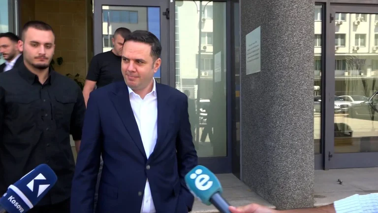 Obadiah pose des questions sur “peuple” qui emmène Kurti à la coalition, dit “a comment”