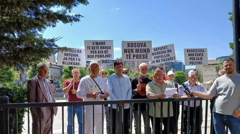 Citizens seek political blockade solutions: Kosovo cannot wait