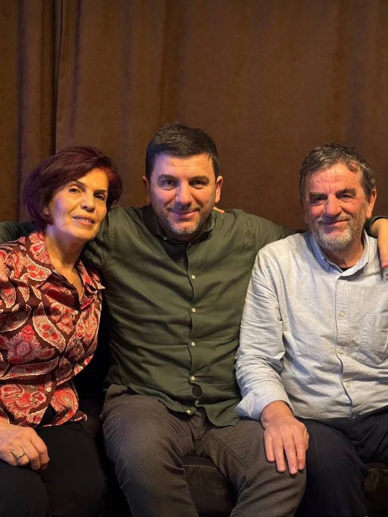 Memli Krasniqi reelegido presidente PDK, este es el deseo de sus padres.