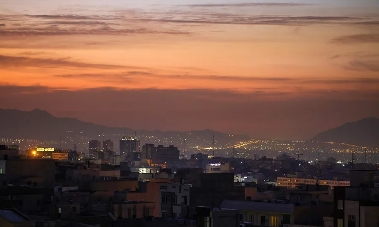 Gran Bretaña para retirar personal de embajada de Irán