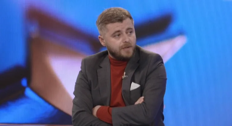 Tasholli: A pajtohen veteranët që e kanë votuar VV-në me Mimoza Kusarin që i ftoi Listën Serbe me dalë në protesta bashkë me ta?