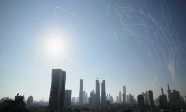 Iran greift südliches Israel, Tel Aviv rächen