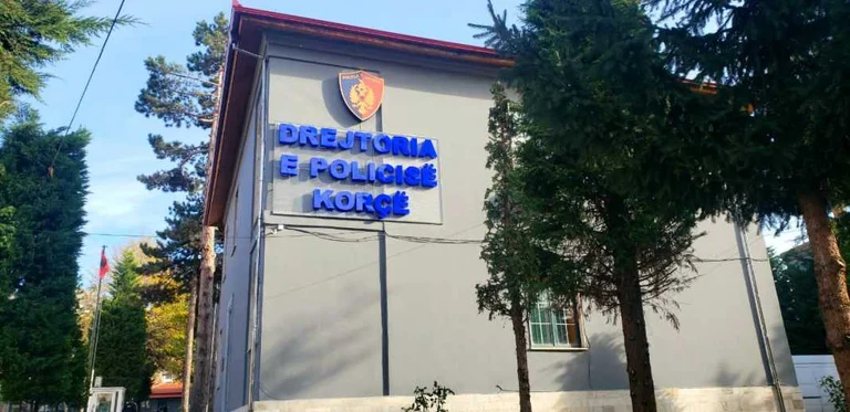 Arrestato dal dipendente del servizio funebre, stava rubando dal cimitero di Corca