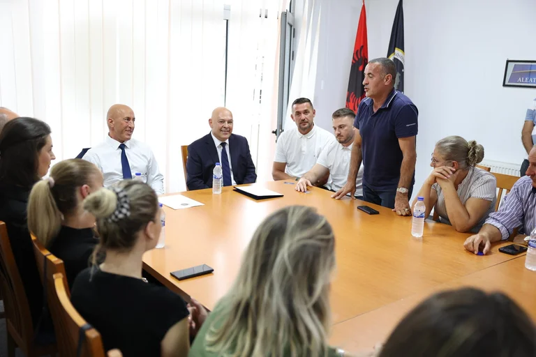 L'AAK continue avec Ardian Gjin à Gjakova : Propulsé même par des personnalités publiques et politiques bien connues de la ville