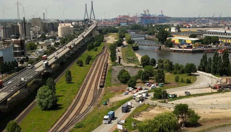 Hamburg port closed, reported bomb on Kohlbrand Bridge