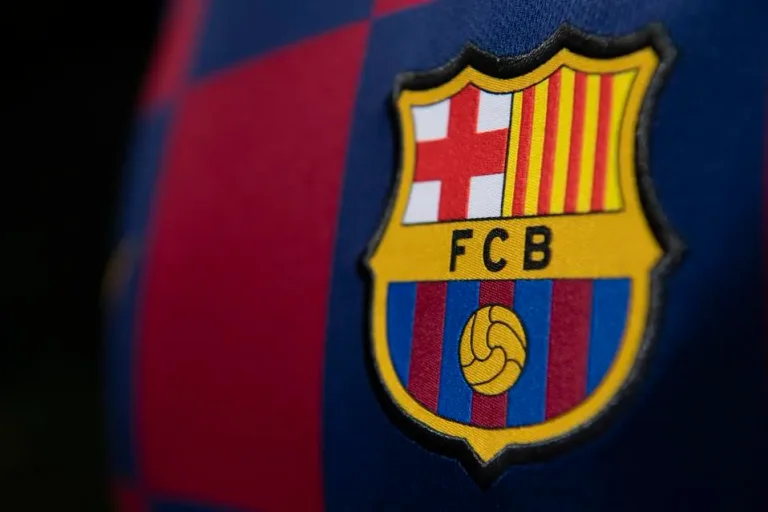 Official: Barcelone à “holds” gardien rival équipe de ville paie 25m euros