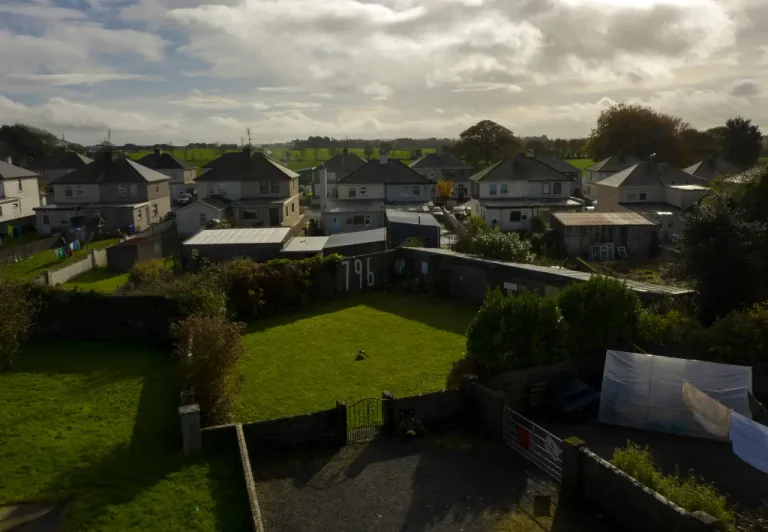 Die macabre Entdeckung in Irland! 800 Babys in einem Loch von Nonnen begraben
