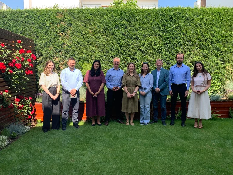 British ambassador meets civil society, talks about blockade in the Assembly