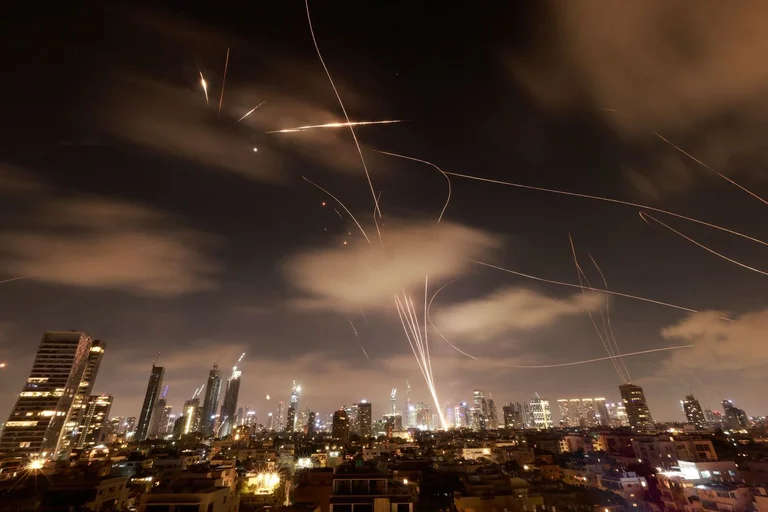 L'Iran a lancé plus de 400 missiles vers Israël depuis vendredi, dit le bureau de Netanyah