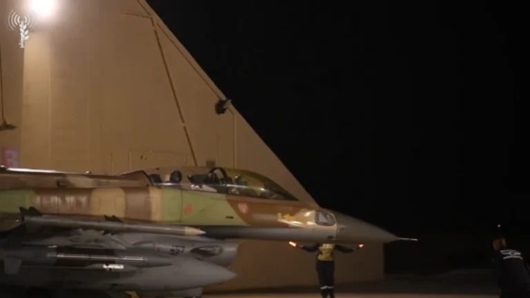Israele colpisce basi nucleari iraniani, razzi di notte, IDF dice