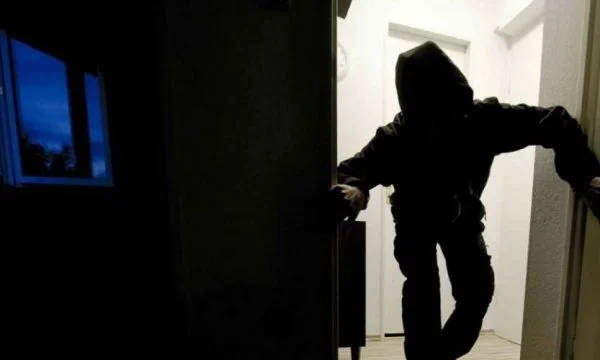 Hajnat i vodhën gjithçka dëshmorit të UÇK-së, reagon veterani: Nuk kam me i lanë deri t’i kapi