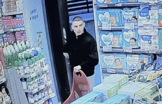 Wenn Sie diese Person sehen, rufen Sie die Polizei an.
