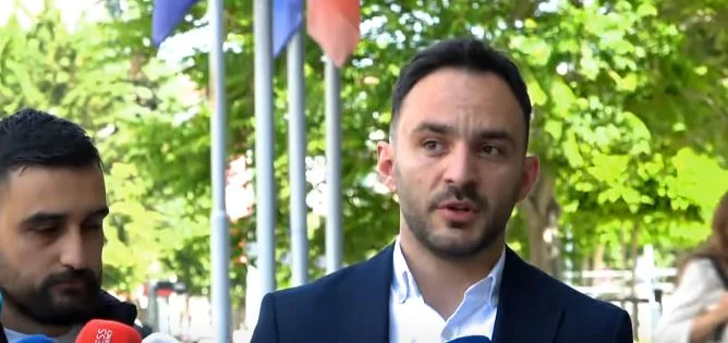 Deux mois après la première session constitutionnelle, Stone: Catastrophe ce qui se passe
