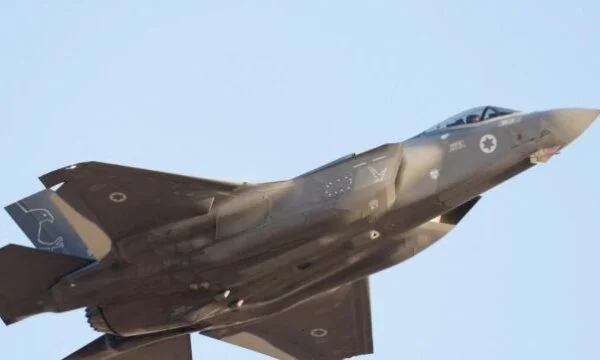 La forza aerea israeliana lancia nuovi attacchi in Iran