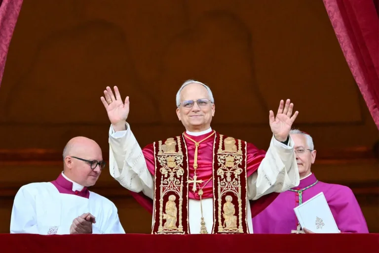 Papa Leone XIV fa appello alla pace tra Israele e Iran: la situazione si sta deteriorando gravemente.