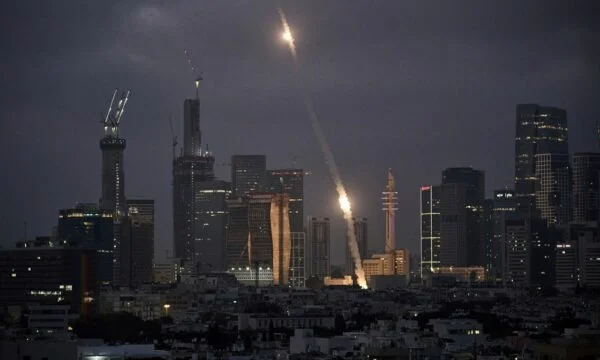 New wave of Iranian missiles as the day dawns on Tel Aviv and Tehran