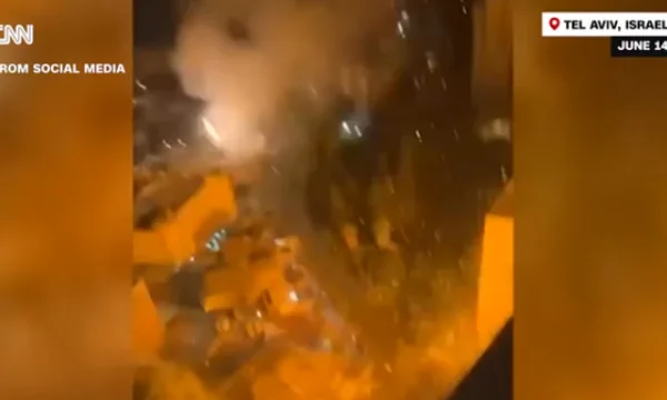 CNN publie une vidéo: Le moment où le missile iranien tombe à Tel Aviv près d'une base militaire israélienne