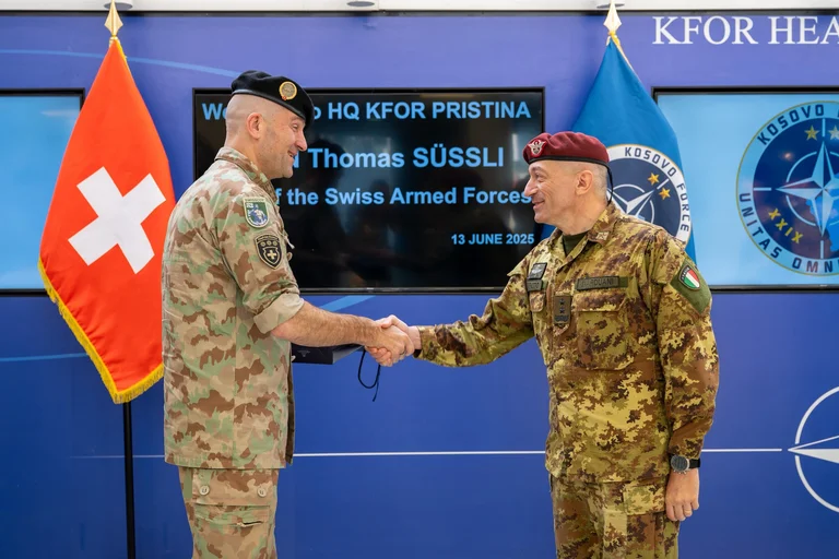 Bardoni rencontre le chef de l'armée suisse, parle sécurité au Kosovo